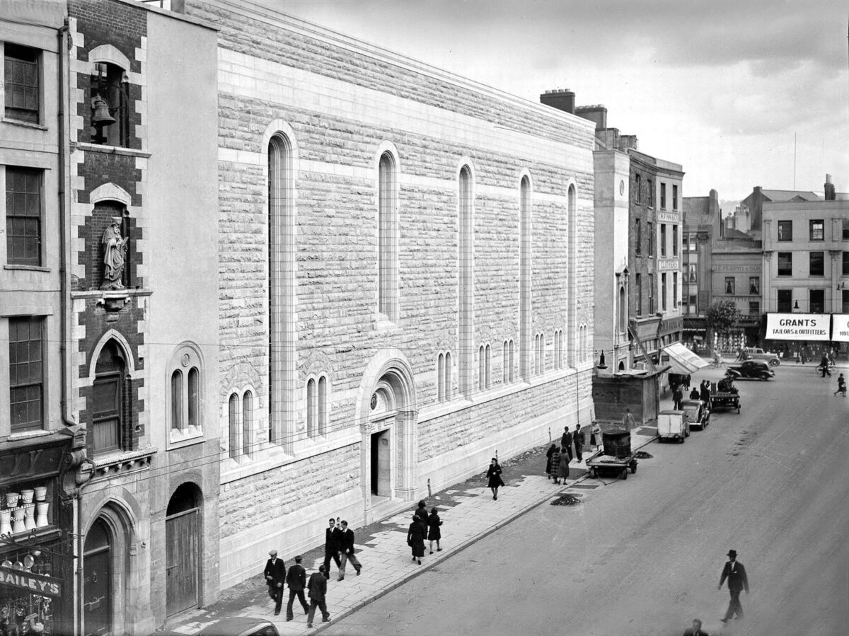 Fiona_Forde_Irl's tweet photo. St Augustine's Church #Cork in 1940. The church closed last Sunday, 12 July. #LoveCork #PureCork #CorkLike https://t.co/w3nHDLkNGo https://t.co/Z1Ds9Vxleq