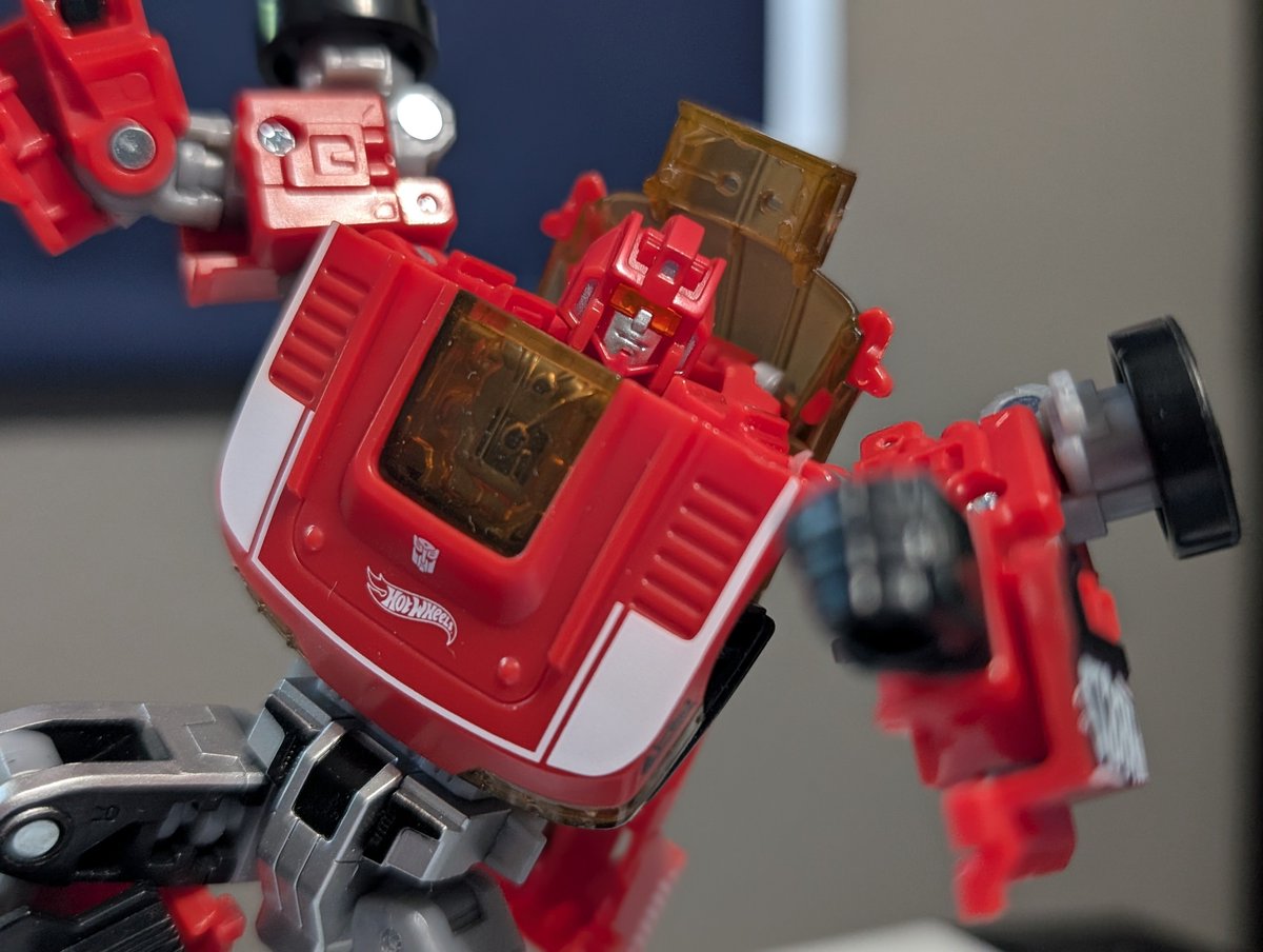 transformertoys's tweet photo. Transformers x Hot Wheels wave 2 toys are out.
Here is El Segundo Coupe and GT Scorcher
YouTube video going up in the next hour.
#transformers #hotwheels #transformershotwheels #mattel #transformersmattel #elsegundo #coupe #elsegundocoupe #gtscorcher https://t.co/MdhRtLVWlq