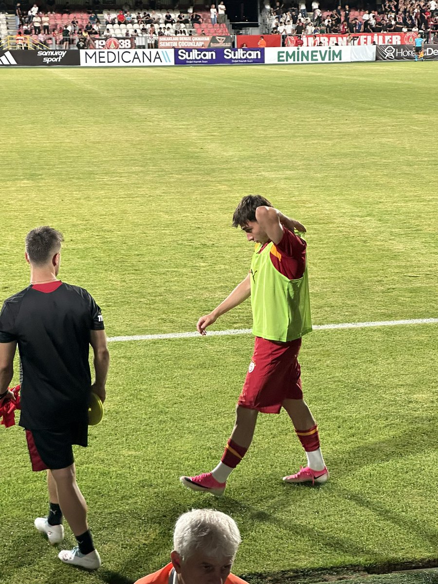 yakupcinar's tweet photo. 👀Arda Tagay ikinci yarı için hazırlanıyor. Oyuna girdikten sonra dikkatli izleyin derim. https://t.co/aCLklwj8bw
