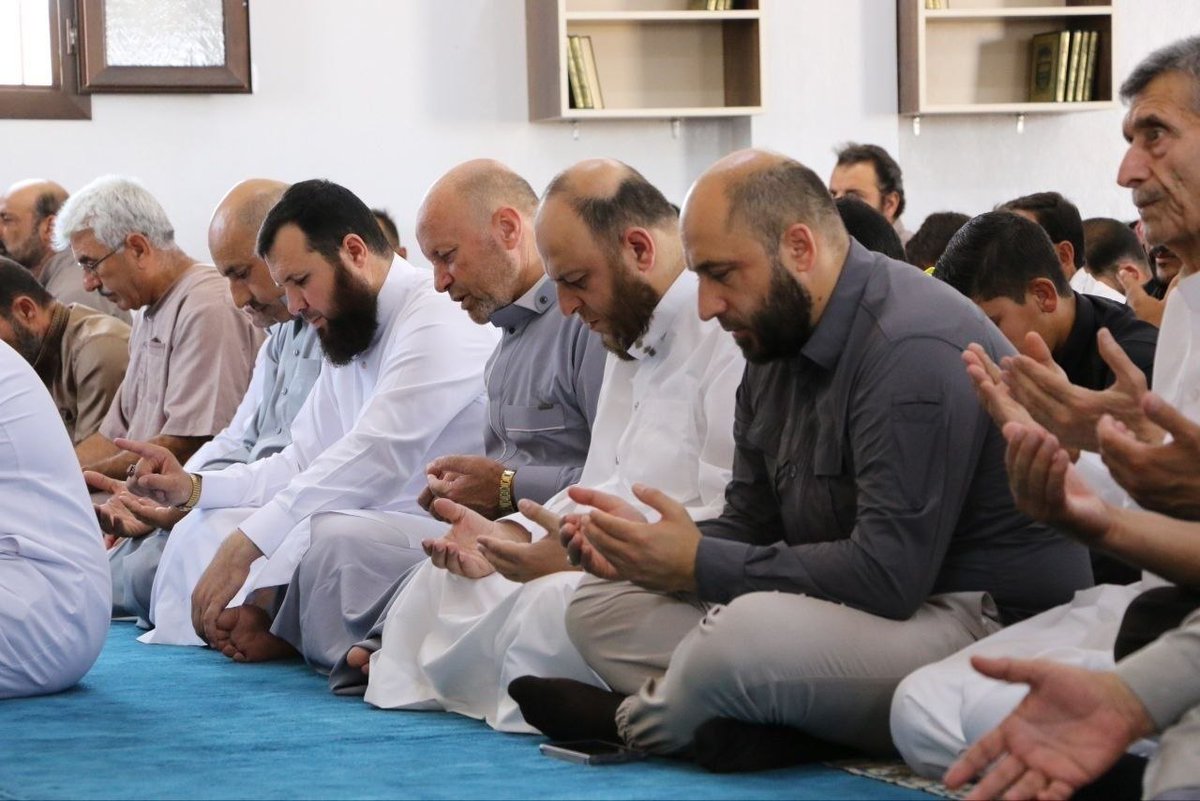hamaaGov1's tweet photo. افتتاح مسجد كريمة مالكي في اللويبدة.. دعم للحياة الدينية والمجتمعية

افتتحت مديرية أوقاف حماة، بالتعاون مع منظمة نعمة للإغاثة والتنمية، مسجد كريمة مالكي في قرية اللويبدة التابعة لمنطقة صوران، بحضور عضو المكتب التنفيذي لقطاع الأوقاف، حسن الحسن، وعدد من المسؤولين، وذلك بعد استكمال أعمال بنائه، تزامنًا مع إقامة أول صلاة جمعة فيه.

ويشكل افتتاح المسجد إضافةً إلى الخدمات الدينية في القرية، حيث سيشهد إطلاق حلقات لتحفيظ القرآن الكريم، بما يعزز دوره التربوي والمجتمعي، ويوفر مساحة تخدم أهالي المنطقة وتلبي احتياجاتهم.

#محافظة_حماة