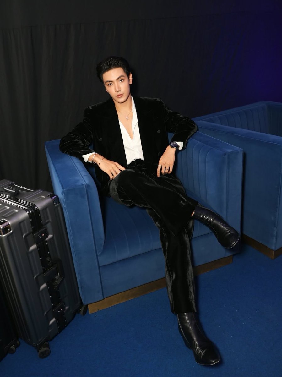 miladebleu's tweet photo. majestic 💙✨

JOONG LEGEND100 NEW FACE

#100ListSocialClub2026
#จุงอาเชน #JoongArchen https://t.co/IyR8QzRz71