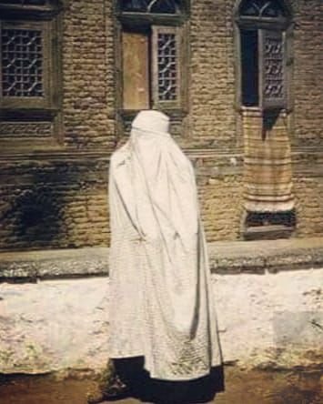 ShaisEmerald's tweet photo. 🇵🇰
The clothe of almost every Kashmiri Muslim Woman in 1950's.

#Pakistan #KashmiriWomen #Kashmir #IndusRiver #RockArt #Archaeology #Heritage #History #AncientCivilizations #TravelPakistan https://t.co/bvwpmFOhLZ