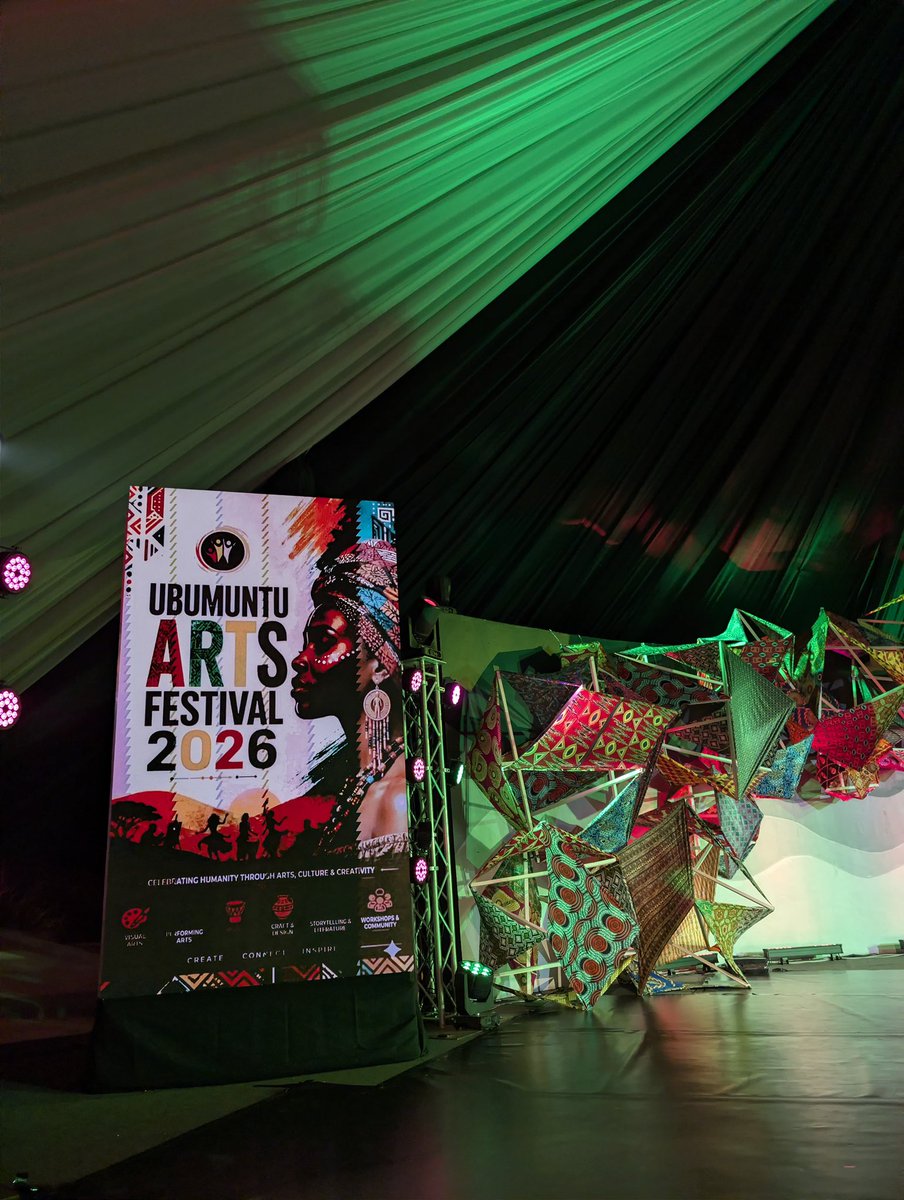 harerimana_tito's tweet photo. Uyu munsi;

Hatangiye #UbumuntuArtsFestival izamara iminsi 3 iri kubera mu ihema rinini ryo kuri @Kigali_Memorial aho aba Artists baturutse hirya no hino ku isi bagaragaza impano zitandukanye muri Performance zifite ubutumwa bwiganjemo kugira ubumwe n’ubumuntu.

Kwinjira ni Ubuntu 

#Ubumuntu2026