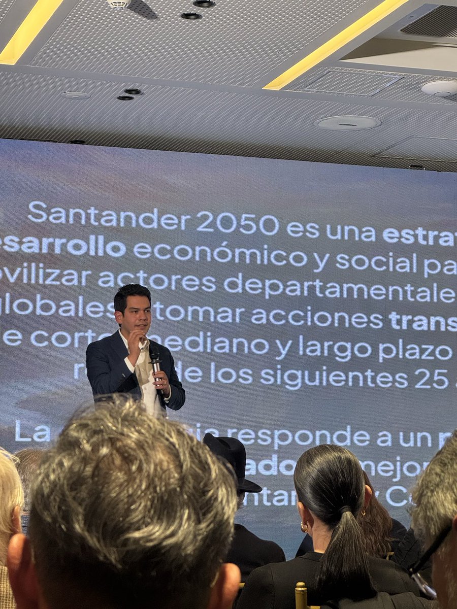 juangiorgi's tweet photo. Santander si tiene una visión , es Santander 2050 liderado por @pro_santander @CCBucaramanga y @CRCSantander .. socialización en Bogotá para articular actores y visibilizar las nuevas oportunidades para el departamento.  #vision2050 #santandercompetitivo https://t.co/xkV6ripGLd
