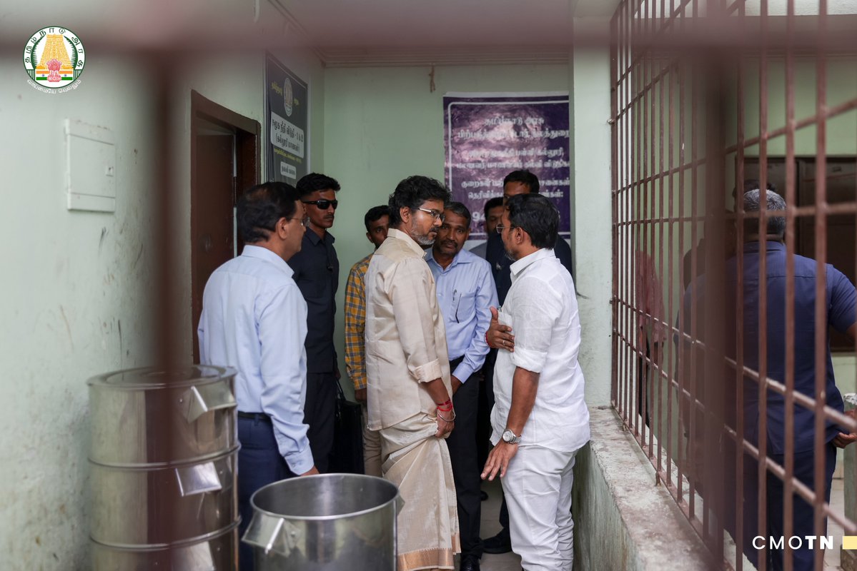 OffVanniArasu's tweet photo. நேற்று(17.07.26), சென்னை சைதாப்பேட்டையில் அமைந்துள்ள, சமூகநீதித்துறை கீழ் இயங்கும் எம்.சி.ராஜா சமூகநீதி கல்லூரி மாணவர் விடுதியிலும் மற்றும் பிற்படுத்தப்பட்டோர் நலத்துறை கீழ் இயங்கும் சமூகநீதி கல்லூரி மாணவர் விடுதியிலும், மாண்புமிகு தமிழ்நாடு முதலமைச்சர் திரு. ச. ஜோசப் விஜய் அவர்கள் திடீர் ஆய்வு மேற்கொண்டார். 

இவ்வாய்வின் போது, மாண்புமிகு பிற்படுத்தப்பட்டோர் நலத்துறை அமைச்சர் திரு. வே. சம்பத் குமார் அவர்களும் மற்றும் மாண்புமிகு சமூகநீதித்துறை அமைச்சர் திரு. @VanniTamizhVCK அவர்களும் உடனிருந்தனர்.

@CMOTamilnadu 
@tvksampathcbe 

#TNGovt #officeofsocialjusticeminister #socialjusticeministervanniarasu