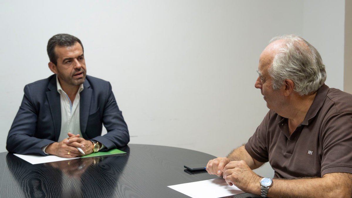 RubenMAlpa's tweet photo. 🟢En @vox_es nos ocupamos en impulsar una adecuada gestión forestal.

Nos hemos reunido con Francisco Carreño, Presidente de PEFCEspaña.

La población rural es básica para el cuidado de nuestros bosques.

Más ganadería y limpieza de pastos. 

Menos fanatismo climático.

#SentidoComún