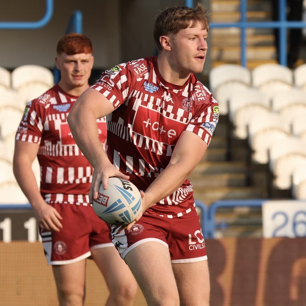 WiganWarriorsRL's tweet photo. Out to warm up in Huddersfield.💥 

#WWRL #SLWIGHUD https://t.co/HoYmPItmfA