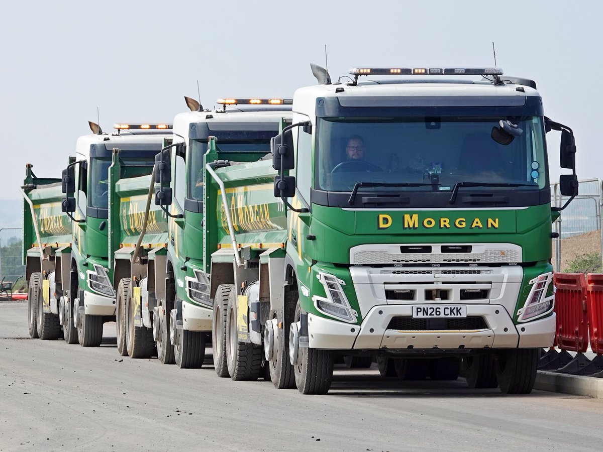 Barrie_Woodward's tweet photo. We got us a convoy of @dmorganplc tippers today https://t.co/qYGEQgCfJY