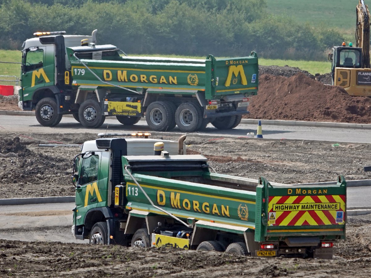Barrie_Woodward's tweet photo. We got us a convoy of @dmorganplc tippers today https://t.co/qYGEQgCfJY