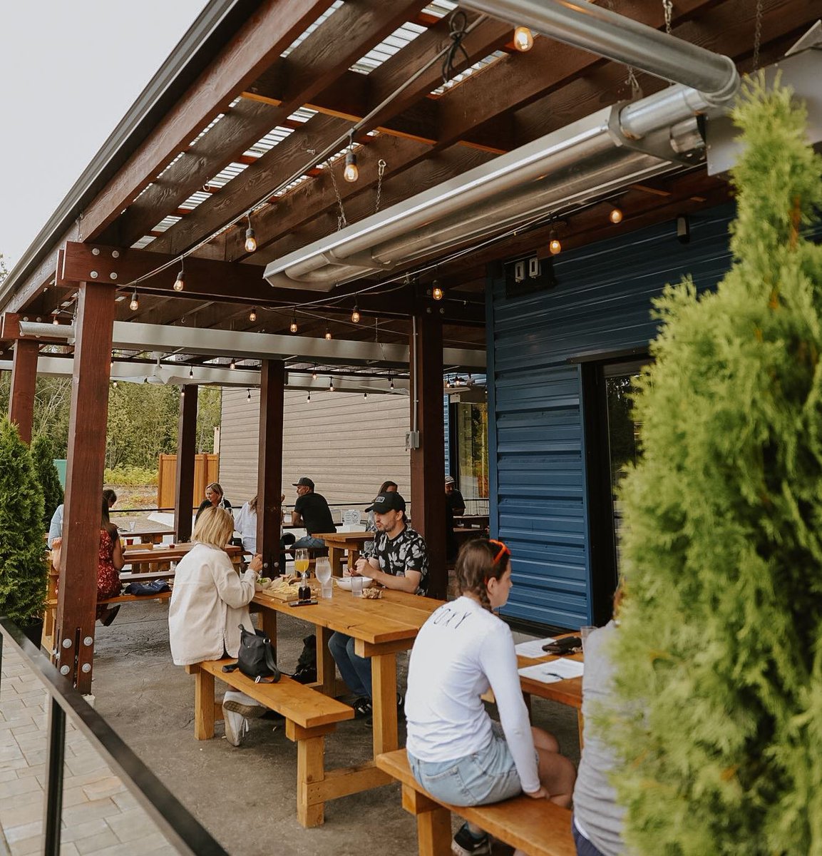 schwank_na's tweet photo. With the long weekend around the corner, patios and outdoor spaces are getting ready for more guests.

Featured at Fern + Cedar Brewing Co. in Qualicum Beach, BC, duraSchwank delivers reliable infrared comfort by warming people and surfaces directly—not the surrounding air. https://t.co/6qaO9QLdjd