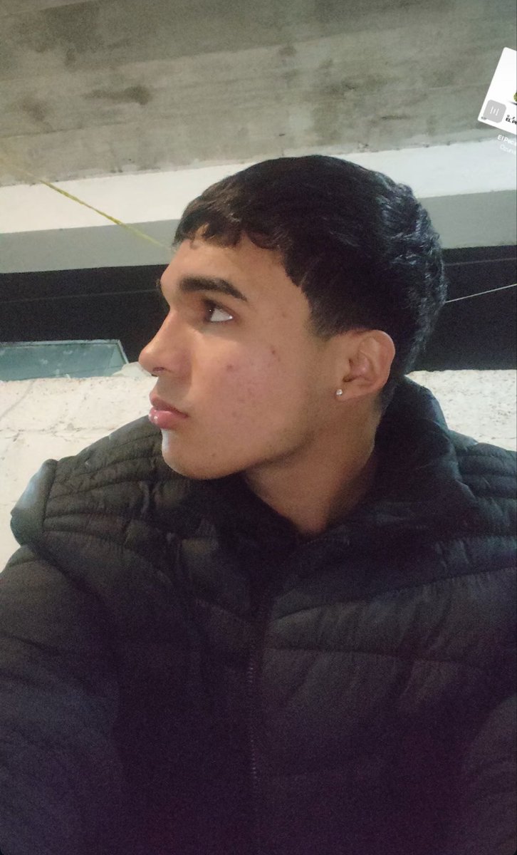 LiamPerezft's tweet photo. Alguien sabe si este hetero tiene nudes o jala sordeado? Está bien guapo es de Tampico https://t.co/3UwFQrpt63