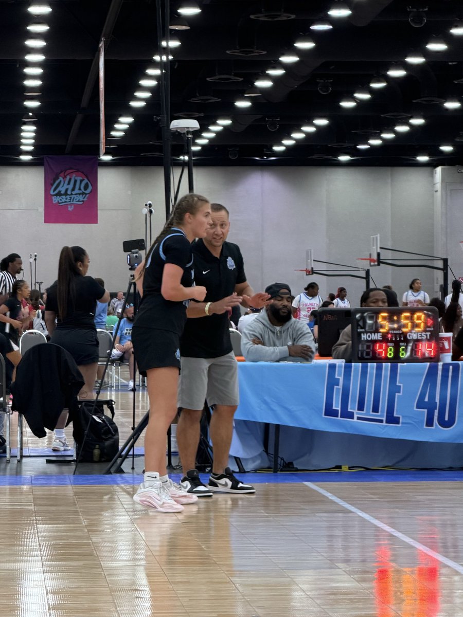 longbreslyn14's tweet photo. Good time at Run 4 Roses in Louisville!! Went 4-1 in the bracket!!🏀🌹 https://t.co/cKOlknlS7i
