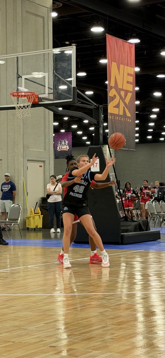 longbreslyn14's tweet photo. Good time at Run 4 Roses in Louisville!! Went 4-1 in the bracket!!🏀🌹 https://t.co/cKOlknlS7i
