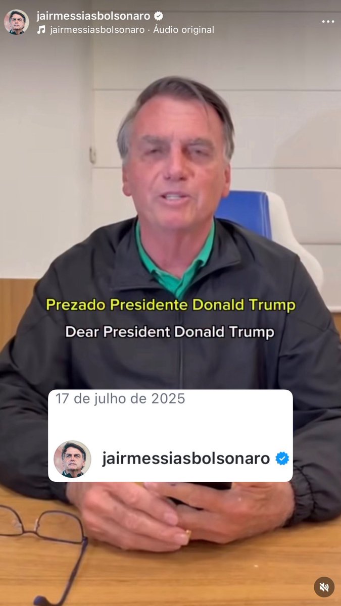 JeffreyChiquini's tweet photo. Hoje completamos UM ANO desde a última postagem de @jairbolsonaro em suas redes sociais.

UM ANO DE CENSURA!

Coincidentemente seu último vídeo foi agradecendo Trump pelo apoio, e se colocando à disposição para encontrar o melhor caminho para o nosso país.

Coisa que o Lula NÃO TEVE CORAGEM DE FAZER.