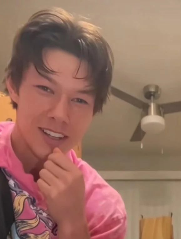doeeyedsammmy's tweet photo. 2nd photo is of actual wasian guy btw. I don't think I'm far off when I say jarpad looks wasian lol https://t.co/93jhdtVmua