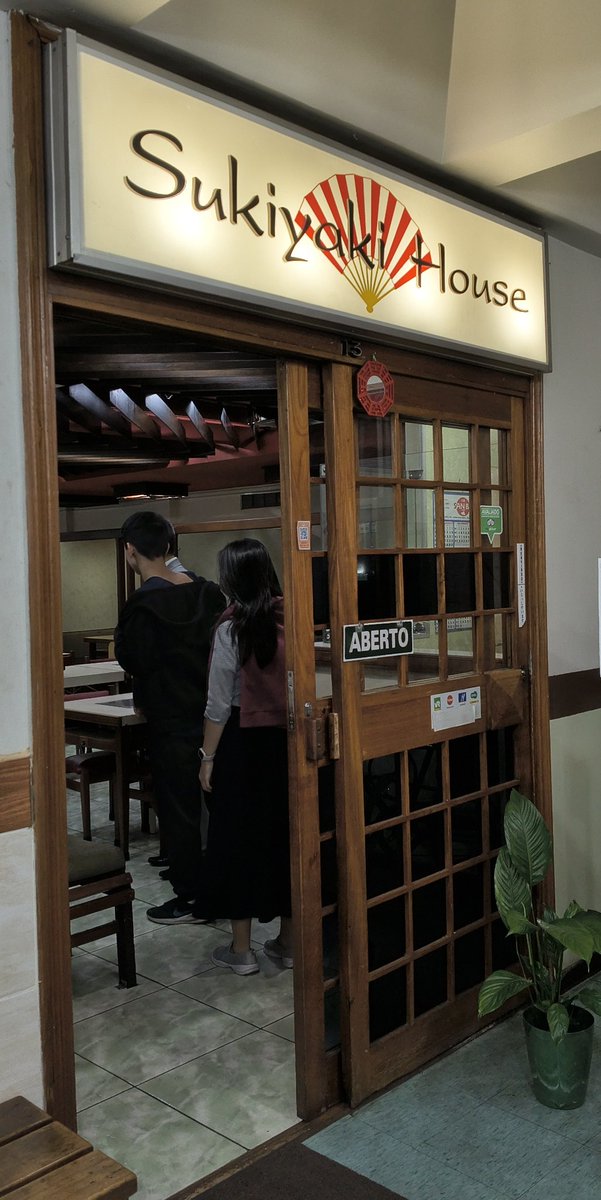 maria_mrat's tweet photo. Restaurante raiz bom e no precinho pra quem n gosta de sashimi e sushi. https://t.co/CRjANa5LG9