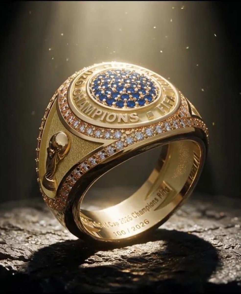 FulboClubOK's tweet photo. ANILLO AL ESTILO NBA 👀💍

FIFA entregará por primera vez ANILLOS AL CAMPEÓN, tal como se hace en la NBA.

Hará 2026 unidades, 30 serán para el plantel ganador y el resto serán vendidos para los hinchas.

¿Bancas la implementación? https://t.co/VpNt4HS8md