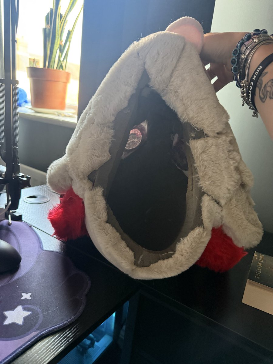 RoxRides05's tweet photo. Looking to sell my first partial Rox, she’s kind of unfinished but comes with some art and character rights. £300ish
Detachable eyelids, foam base, pickable nose, 3D printed teeth, removable tongue. Feel free to message for more pictures or for any pics of the art! Thanks :) https://t.co/bDqvJrSlxG
