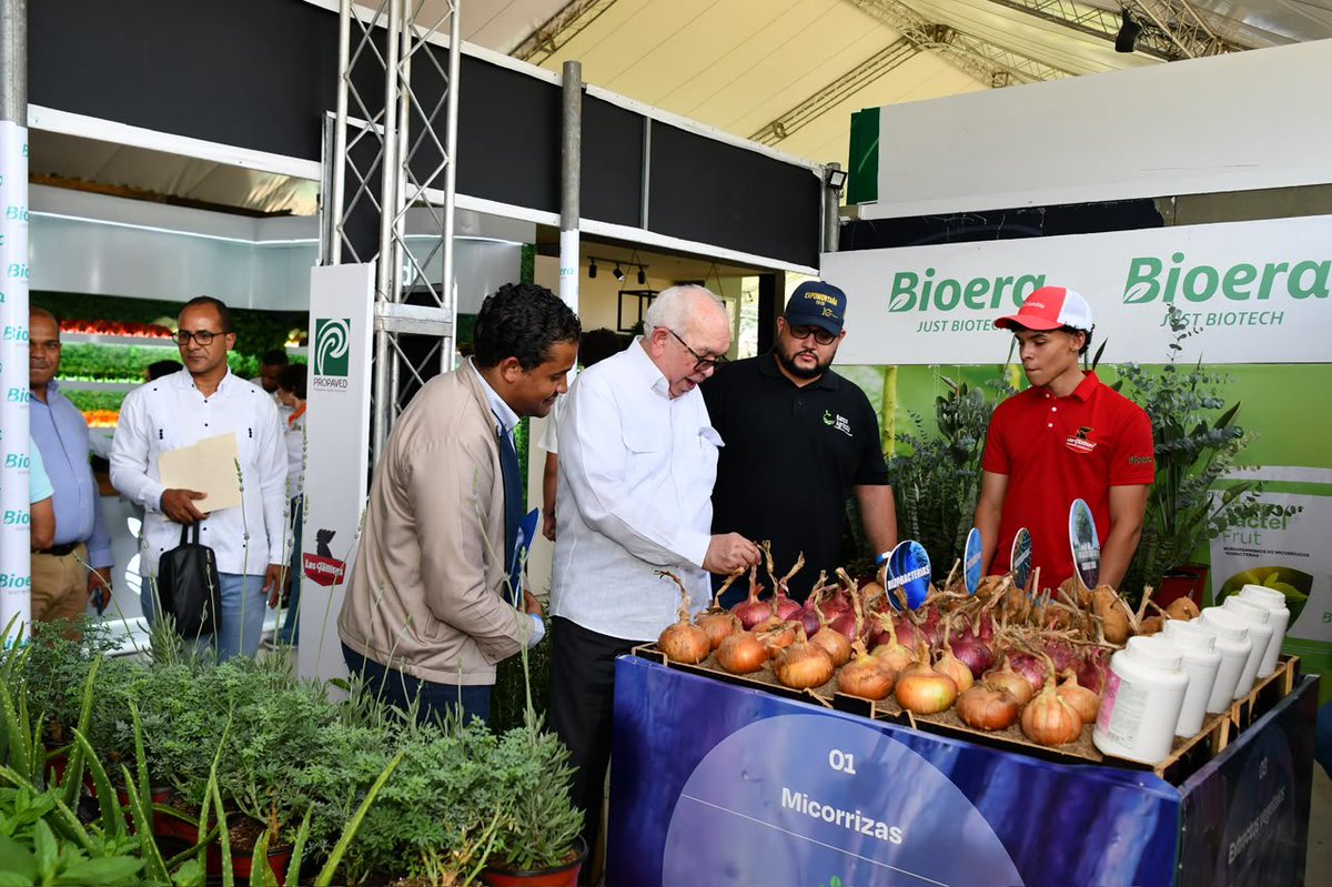 bagricolaRD's tweet photo. 🌱 Ya inició el Festival de la Cosecha 2026 en Constanza, una gran celebración que resalta el trabajo, la innovación y el esfuerzo de quienes impulsan la producción agrícola nacional.

Durante cuatro días, productores, emprendedores, instituciones y visitantes se darán cita en este importante espacio para promover la riqueza agrícola de Constanza, fortalecer los vínculos del sector y poner en valor el aporte del campo al desarrollo del país.

#BancoAgrícolaRD #FestivalDeLaCosecha2026 #Constanza #AgriculturaDominicana #ApoyandoElCampo