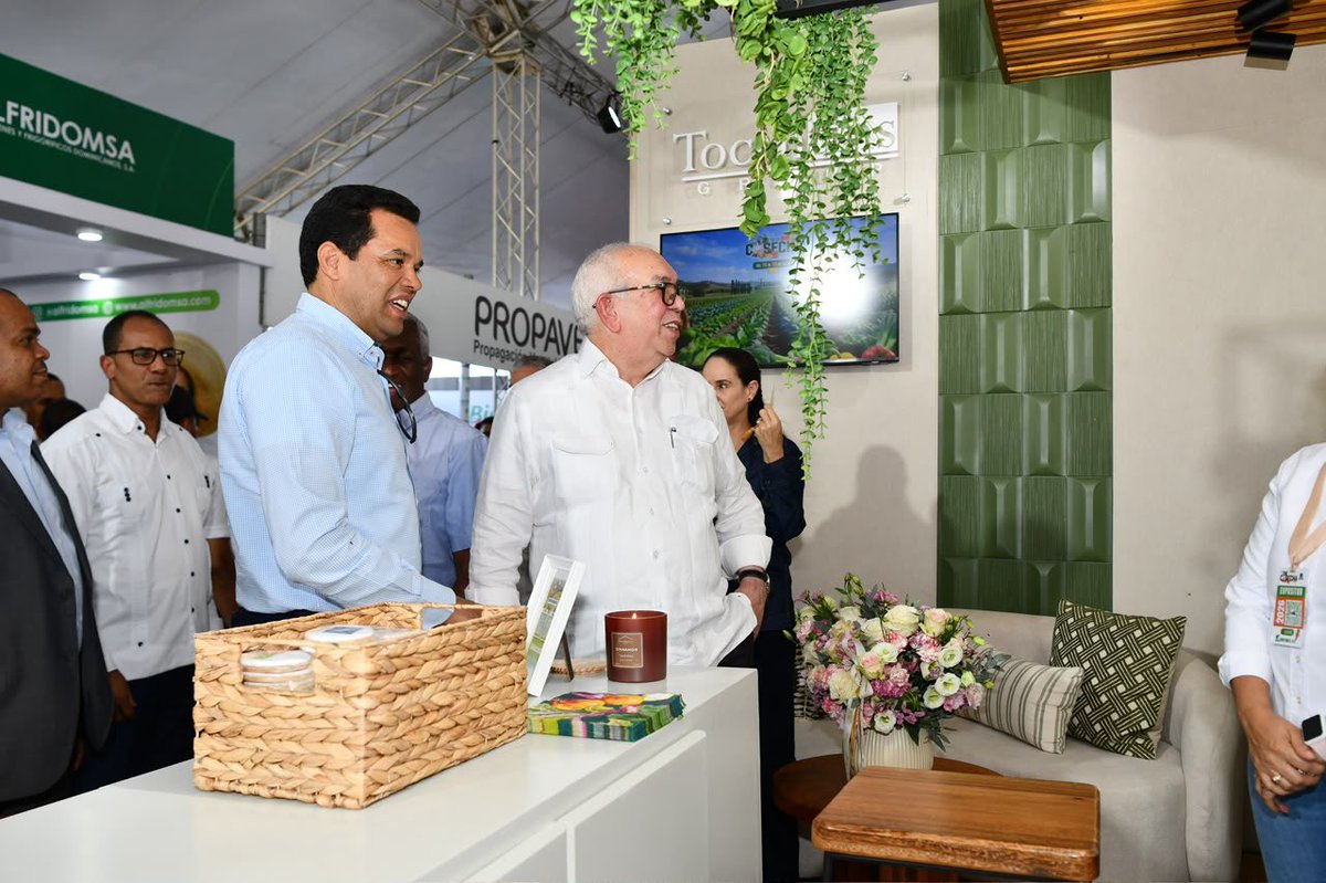 bagricolaRD's tweet photo. 🌱 Ya inició el Festival de la Cosecha 2026 en Constanza, una gran celebración que resalta el trabajo, la innovación y el esfuerzo de quienes impulsan la producción agrícola nacional.

Durante cuatro días, productores, emprendedores, instituciones y visitantes se darán cita en este importante espacio para promover la riqueza agrícola de Constanza, fortalecer los vínculos del sector y poner en valor el aporte del campo al desarrollo del país.

#BancoAgrícolaRD #FestivalDeLaCosecha2026 #Constanza #AgriculturaDominicana #ApoyandoElCampo