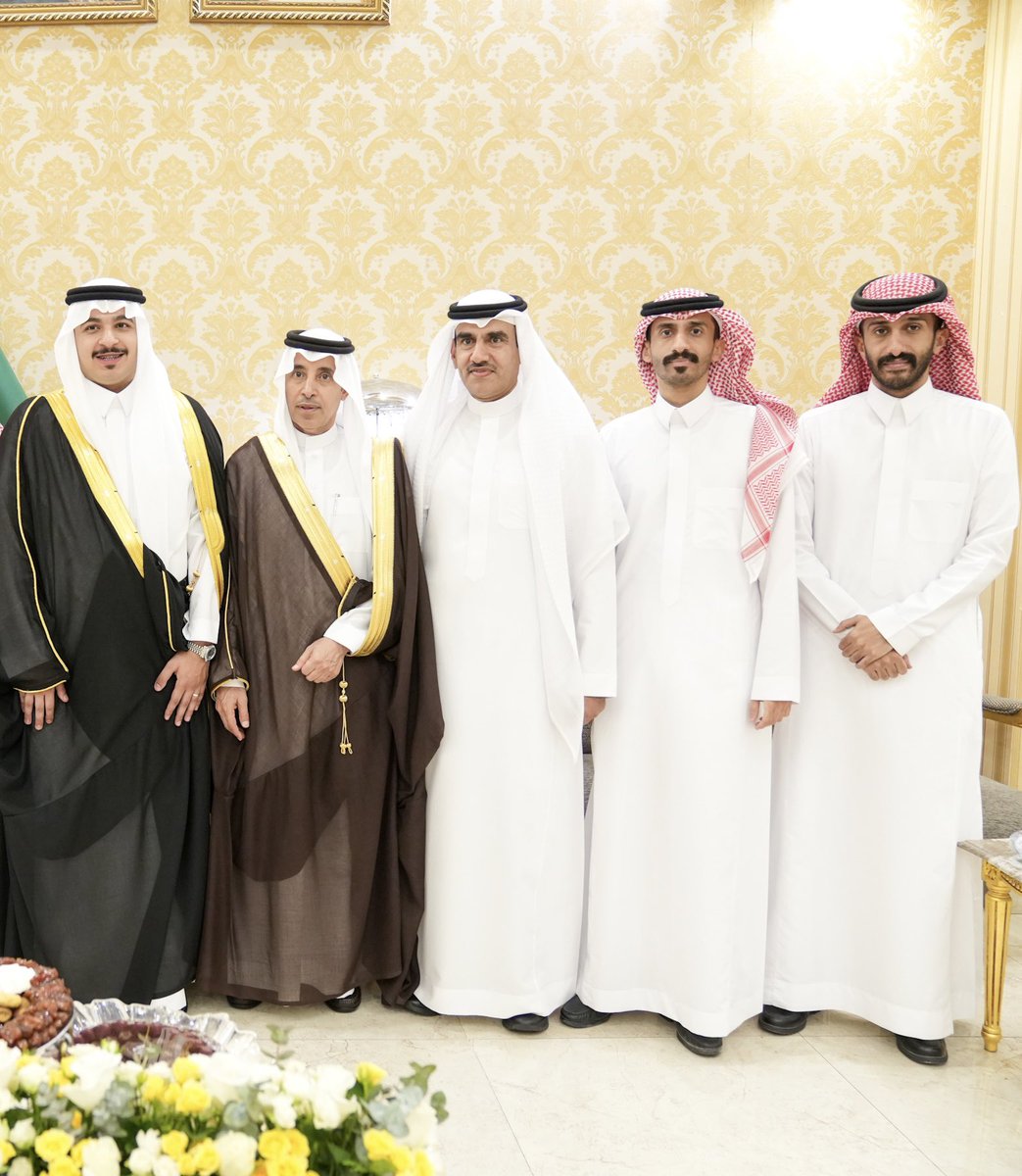 alhaqeqahnews's tweet photo. احتفل الشاب/مشاري حامد بطي، بزواجه في قاعة اللؤلؤة للاحتفالات بمدينة #عرعر، بحضور عدد كبير من الاقارب والأصدقاء والمحبين الذين شاركو العريس فرحته، من جانبه قدم عم العريس رجل الأعمال والوجه الاجتماعي المعروف/ثاني بطي، بإسمه ونيابة عن أسرتهم شكره وتقديره لكل من هنأهم وشاركهم فرحتهم https://t.co/YT3j9Df8wV