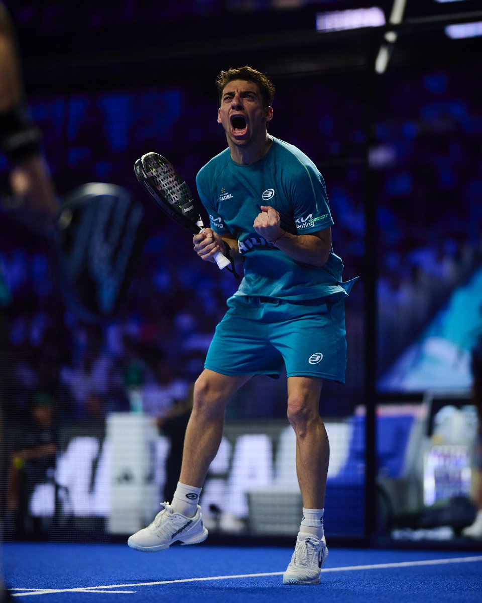 mdinenno's tweet photo. Una semi más @paquito_navarro vaaamoooosssss 🎸📻💪🏼

Que lindo estuvo hoy malagaaa 💙
@premierpadel https://t.co/AyKux4pQew