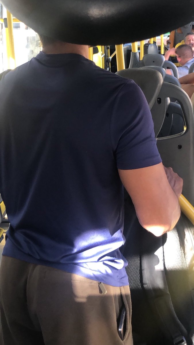 desvyante's tweet photo. fiquei de pau duro no busão vendo isso aqui https://t.co/i335fEcdS2