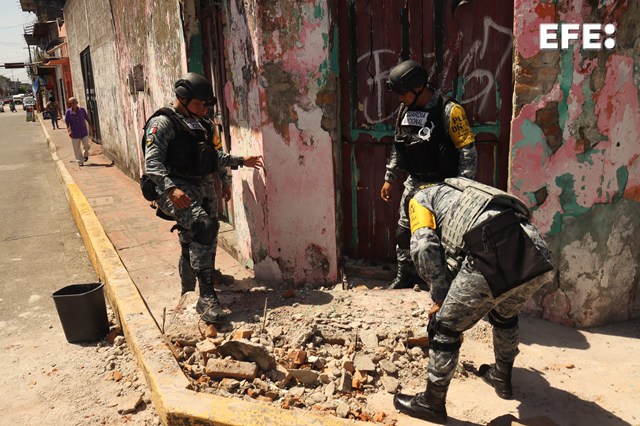 EFEnoticias's tweet photo. México cancela alerta de tsunami tras el terremoto que sacudió el sur del país. 
https://t.co/gHIvqFnhpU https://t.co/7cffEqykZH