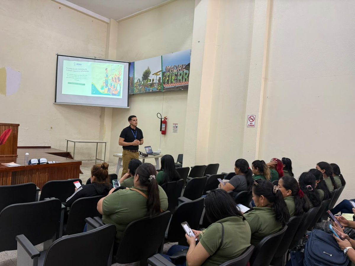 Pastaza_IESS's tweet photo. #IESSteCuida | ¡Garantizamos entornos óptimos y protegidos! ✅

La Unidad de Riesgos del Trabajo del #IESS brindó una charla para fortalecer los espacios laborales seguros y saludables, dirigida a las educadoras de los Centros de Desarrollo Infantil del MIES en el cantón Mera. https://t.co/JlQk0Z07IJ
