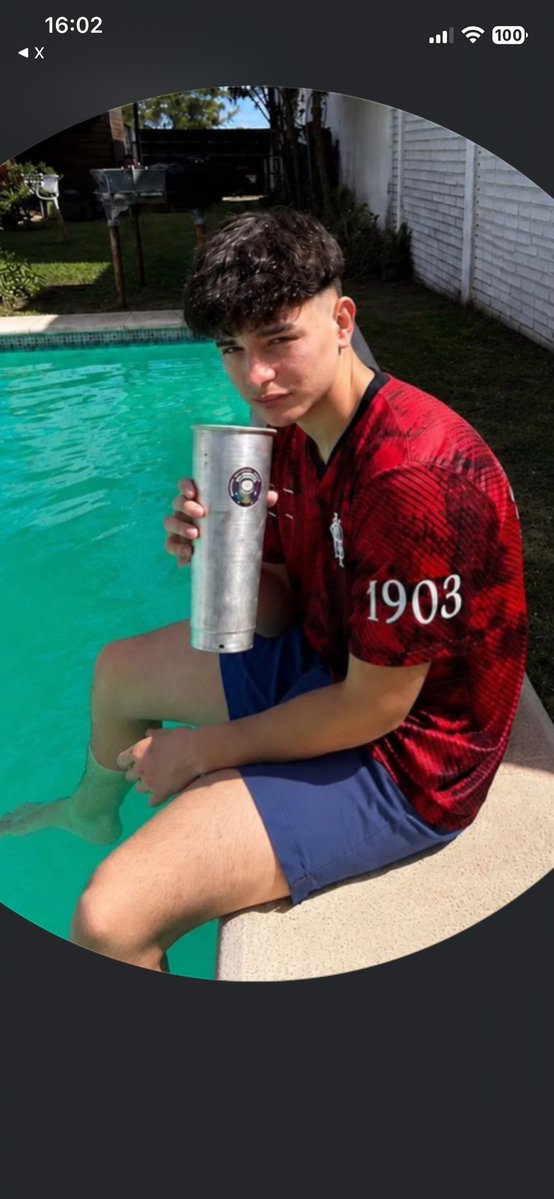 bagu97's tweet photo. @SantiiMate @camiarrozeres @EditsBoke dale santi, a quien le decís virgen con esa cara y con ese mini short https://t.co/gFMVILflIV
