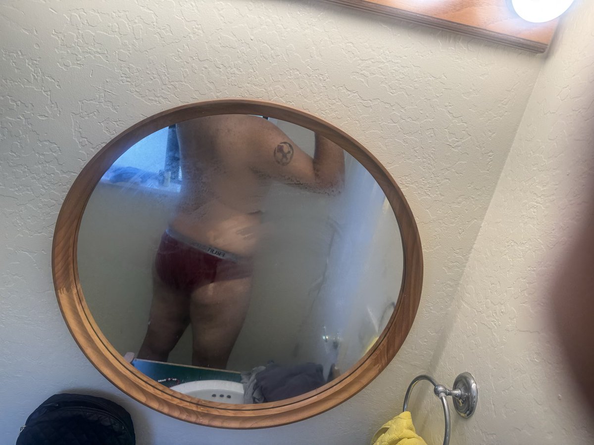 NotJaded345's tweet photo. Happy Foot friday yall 👣🦶 #mlm #gaybear #feet #gay may as well throw some ass in there too 🥵🥵 OF in my bio for the full thing 🥵 https://t.co/dCseDPpuzo