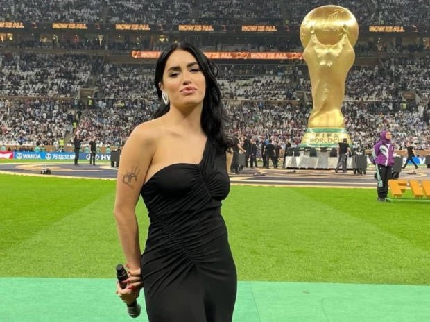 gisoleok's tweet photo. Todos los jugadores de la Selección quieren que lali sea la que cante el himno nacional en la final, la gorda trastornada de Milei en medio de un ataque de nervios se opone, al lunático no le queda cagada por hacer https://t.co/3NZTPoHPmA