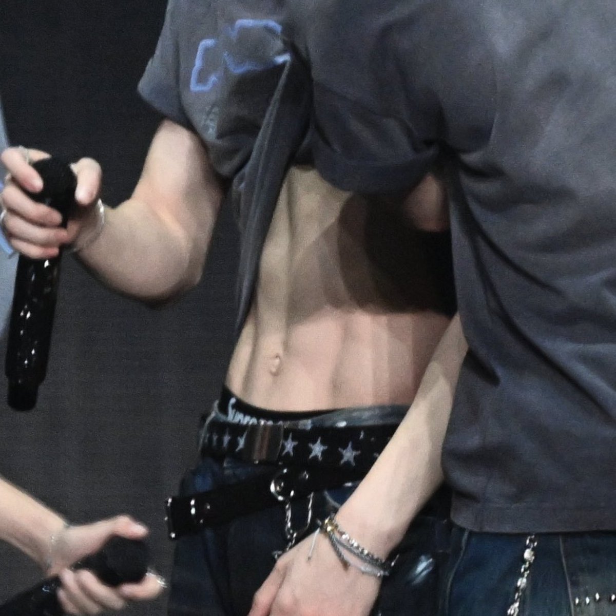 FIFINEXTDOOR_'s tweet photo. WTFFFF THE ABSSS THAT'S AN 8PACKS!!!!!;;;:":;' https://t.co/A9B17Qi7Nt