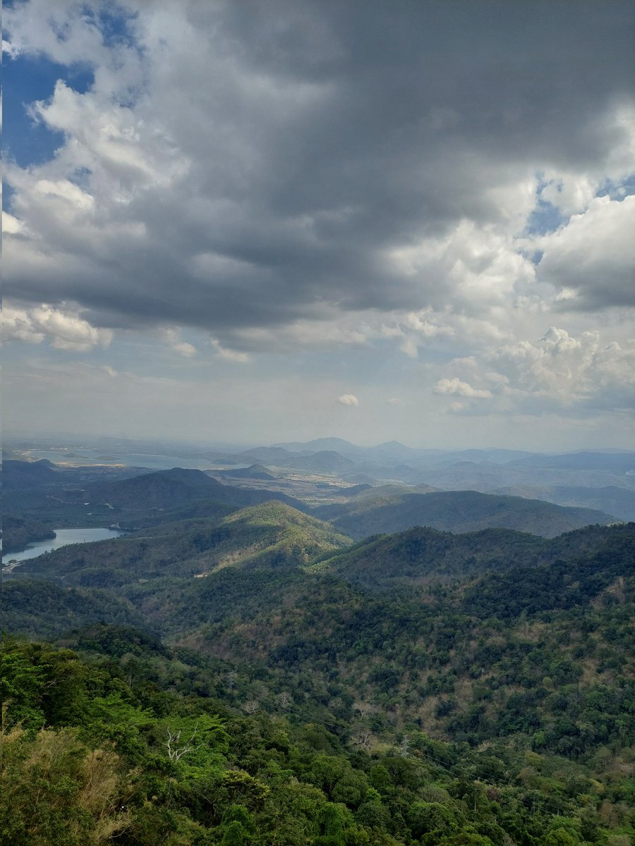 CameraHuffer's tweet photo. One of the best views I've ever seen. No filter needed. Taken with my crappy phone.

Thank you, #Vietnam. #southeastasia #backpacking #mountian https://t.co/rh353nx4Z1