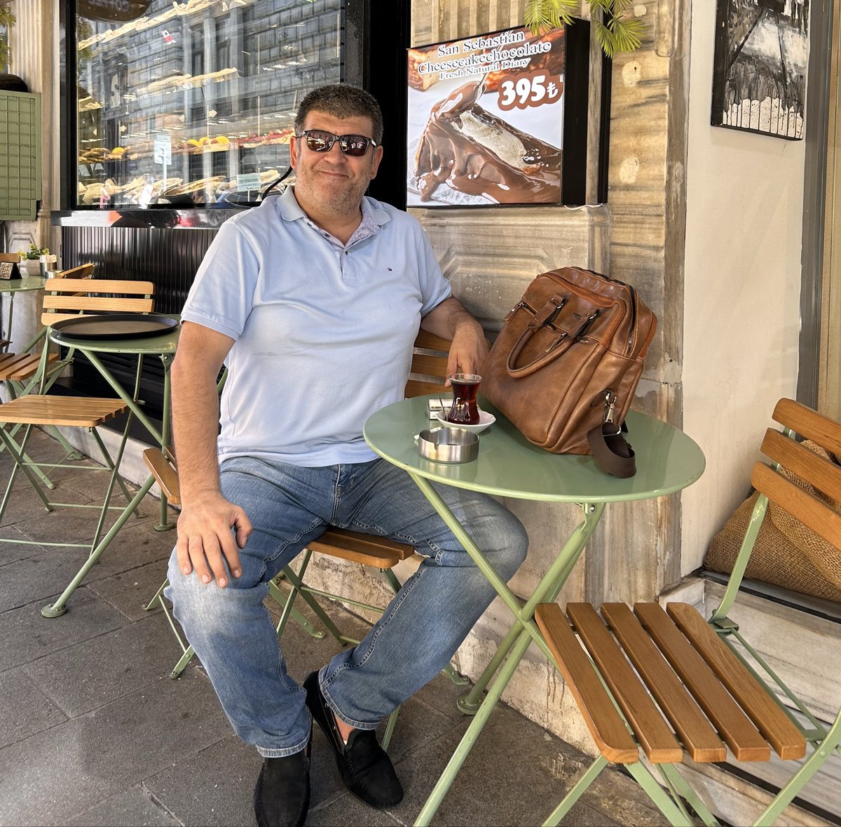 SALDIRAYKURC's tweet photo. Yaşamın , yorgunluğunu  güzel İstanbulumuzun , tarih kokan köşelerinde demli çay ile atmak en büyük bahtiyarlık 

Semtler tarihtir https://t.co/6khNBowC6b