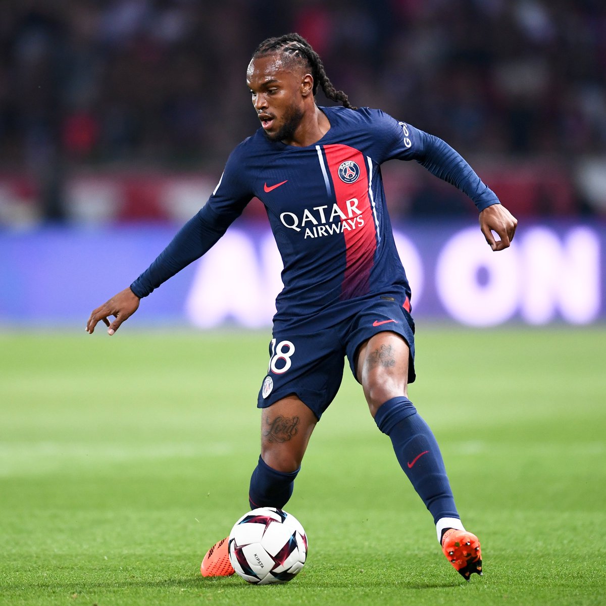ActuL1_'s tweet photo. 🚨🚨 RENATO SANCHES 🇵🇹 MIS EN VENTE ET EXCLU DU PROJET DU PSG !! 🤯❤️💙

Il n'entre plus dans les plans du PSG pour cette saison.

Le club parisien a officiellement demandé à son entourage de lui trouver une porte de sortie cet été.

(@FabrizioRomano) https://t.co/X0mk8oh5iG