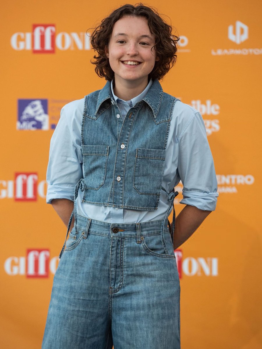 filesramsey's tweet photo. bella ramsey at the ‘sunny dancer’ photocall at the giffoni film festival 🤍 https://t.co/8zgDjEYqKy