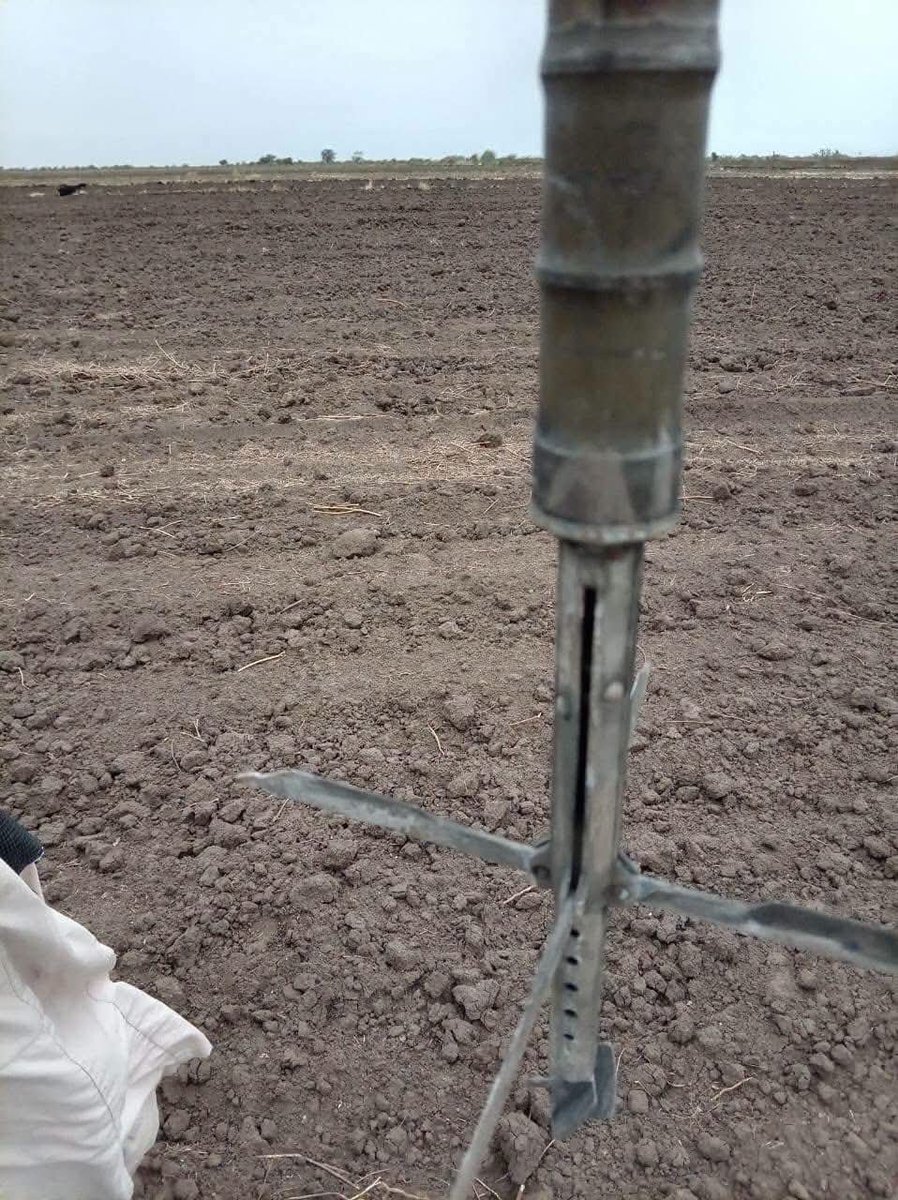 SudanTrends's tweet photo. 📍ولاية الجزيرة | الحصاحيصا
حالة من الذعر سادت منطقة حلة الشيخ بالفريجاب بعد إطلاق قذائف وأعيرة نارية بشكل عشوائي، نُسبت – وفقًا لمصادر محلية وشهود عيان – إلى ثلاث عربات قتالية تتبع القوات المشتركة، ما أدى إلى سقوط قذائف في محيط المنطقة وإثارة الهلع بين السكان، خاصة النساء والأطفال.
سلامة المدنيين مسؤولية لا تقبل التهاون، ويجب فتح تحقيق عاجل ومحاسبة المتسببين واتخاذ إجراءات رادعة لمنع تكرار مثل هذه الحوادث التي تهدد أمن واستقرار المواطنين.