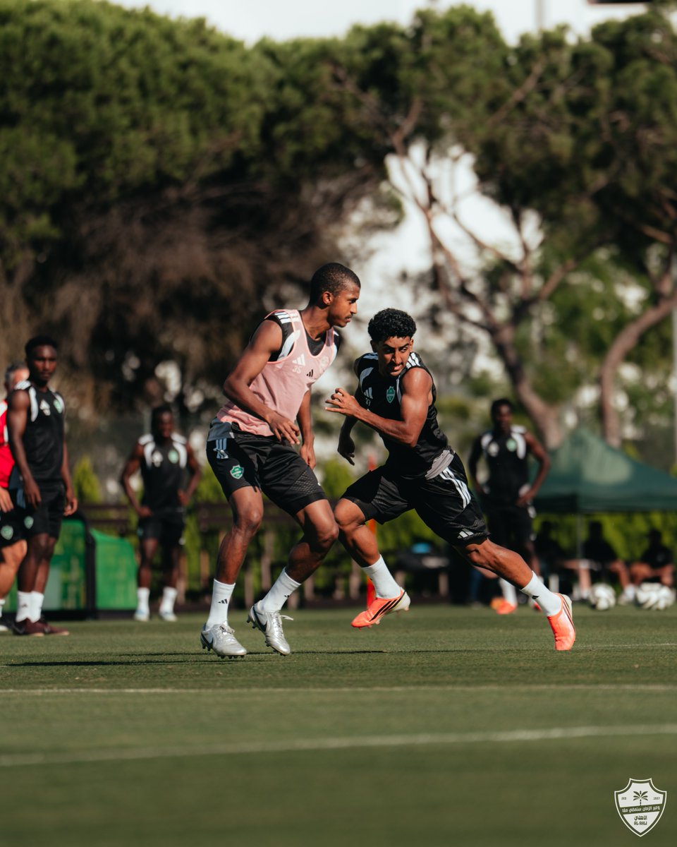 ALAHLI_FC's tweet photo. 💚📸

#الأهلي | #بطل_القارة_في_البرتغال https://t.co/6Y1ozQ6S3w