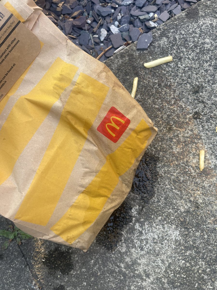 naycookeu2's tweet photo. @JustEatUK just received this, drink has split and ruined everything https://t.co/IFeVcBOVCz