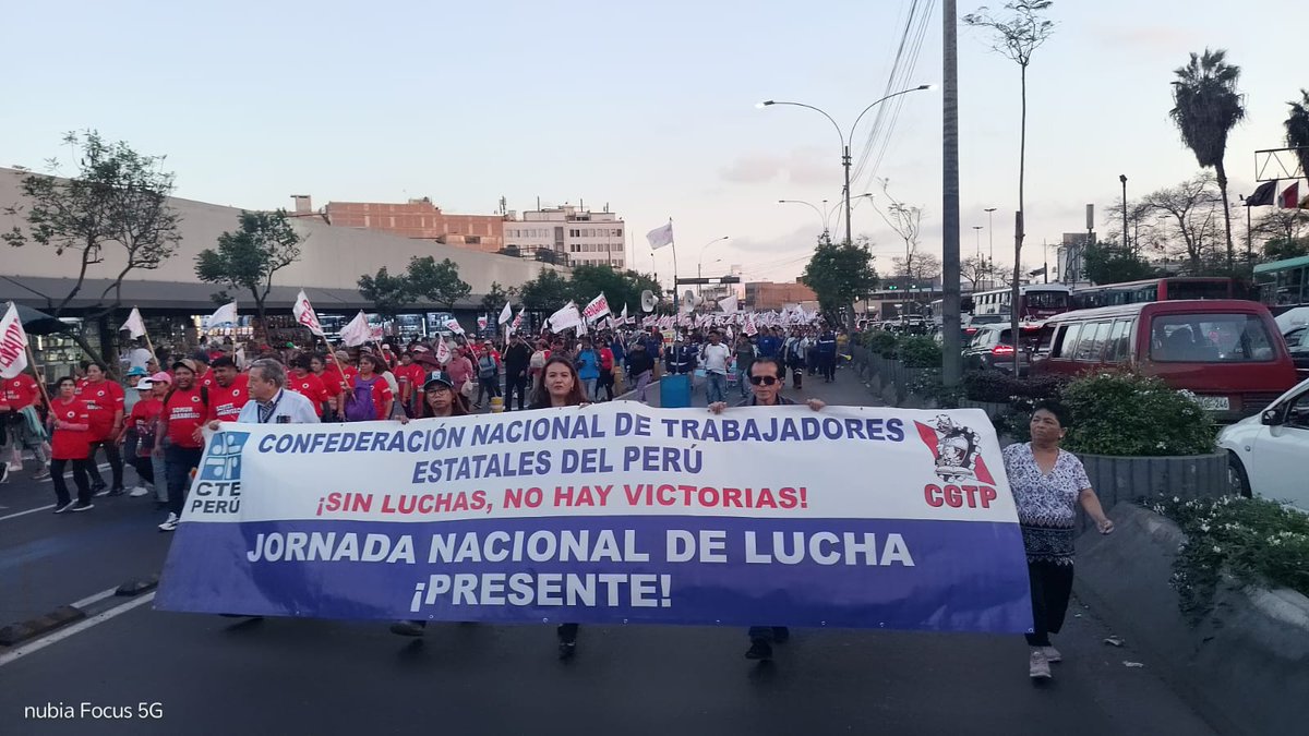 SinatraEssalud's tweet photo. 📢 SINATRA, junto a CTE PERÚ y diversas organizaciones sindicales, participó en la movilización realizada en conmemoración del Paro Histórico, reafirmando su compromiso con la defensa de los derechos laborales y la unidad de los trabajadores.

@EsSaludPeru #SINATRA #CTEPERÚ https://t.co/7mkGQmLbDQ