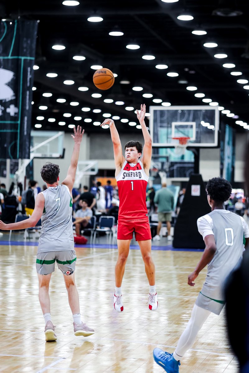 RiseCircuit's tweet photo. Built for the big moment 🤫
#uanext #uarise https://t.co/PixWtJcjXZ