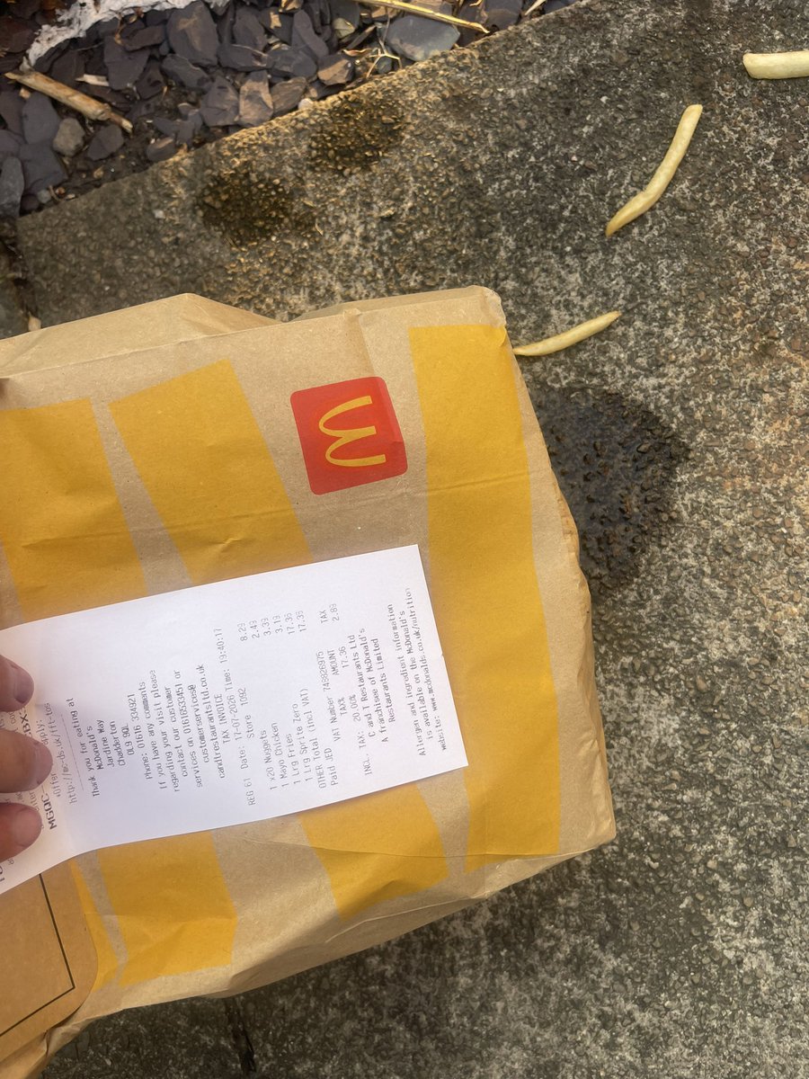 naycookeu2's tweet photo. @JustEatUK just received this, drink has split and ruined everything. This is the second time this has happened in the last month! https://t.co/8HTM5IUaxh