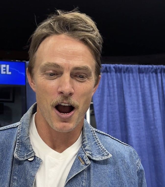 Wolverdex's tweet photo. Someone curl his lashes and put mascara on them I need to see something https://t.co/JkpOGeKQqB