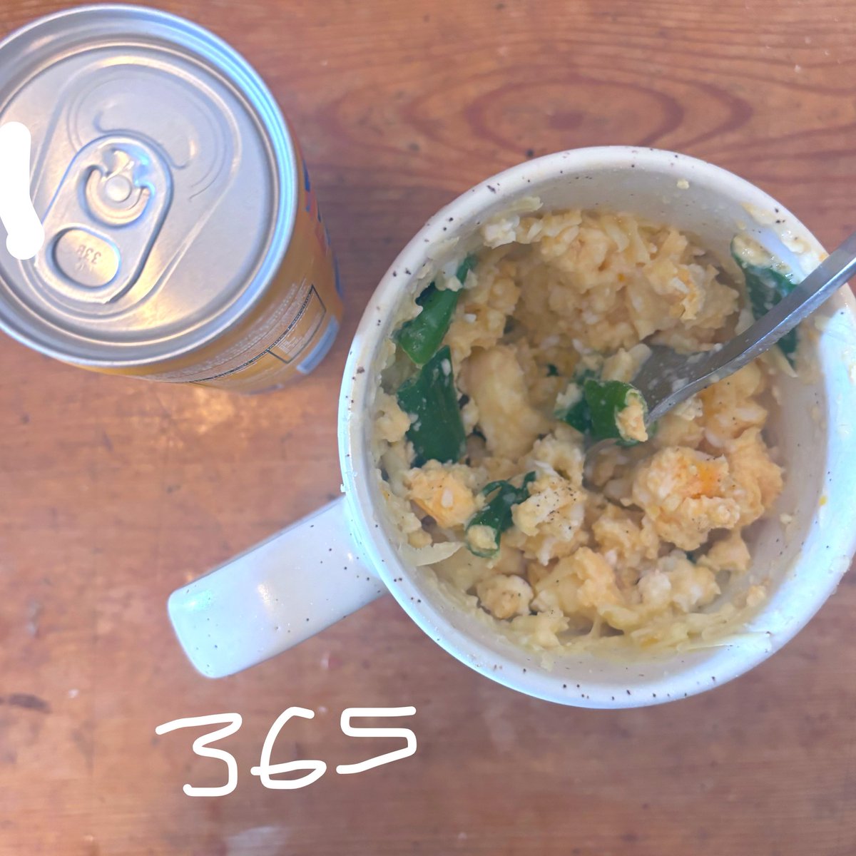 cocalaine's tweet photo. snack ! scrambled eggs with cheese and scallions 🧀 365 cals https://t.co/TxuBmA6GF4