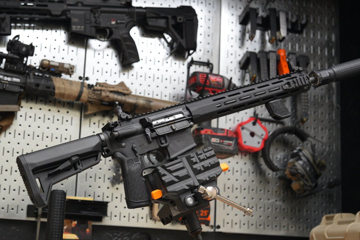 ThatLineGuySky's tweet photo. Knights Armament KS-2 14.5” SBR

KAC CRS-PRT suppressor 

There’s a particular itch that a near bare bones rifle with irons scratches, got to appreciate the beauty of simplicity https://t.co/h1POncDGEi