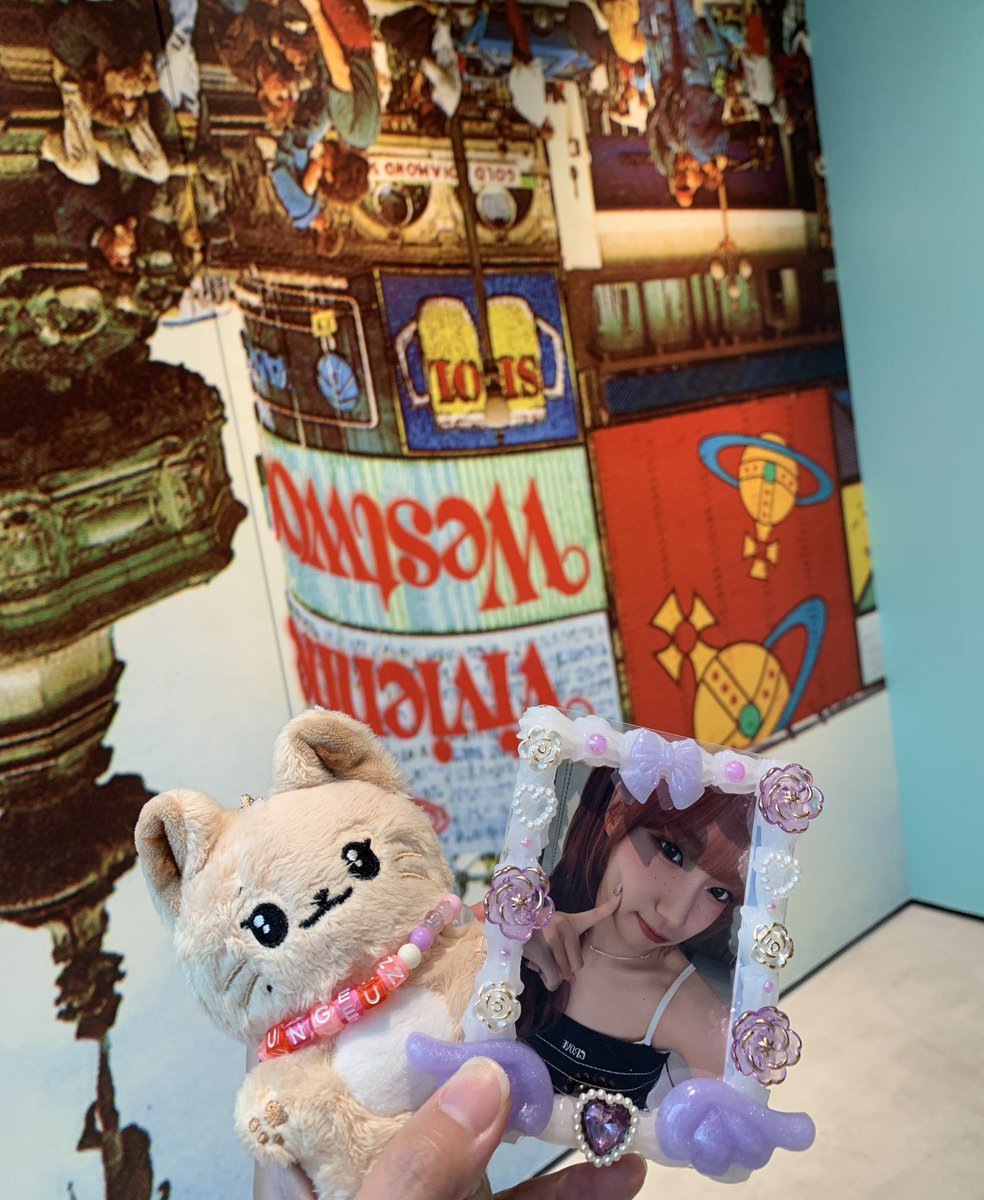 mayuu_21's tweet photo. ヨンウン聖地巡礼！！
Vivienne Westwood Cafeにて気になってたCoffee Cherry Soda 🍒☕️
私は結構好きな味でおいしかった！

マカダミアナッツのパンケーキもちょーおすすめ！

ヨンウンを感じながら過ごして幸せ♡

🦊 #영은_여기보께 https://t.co/Y1ub4yZ8iY