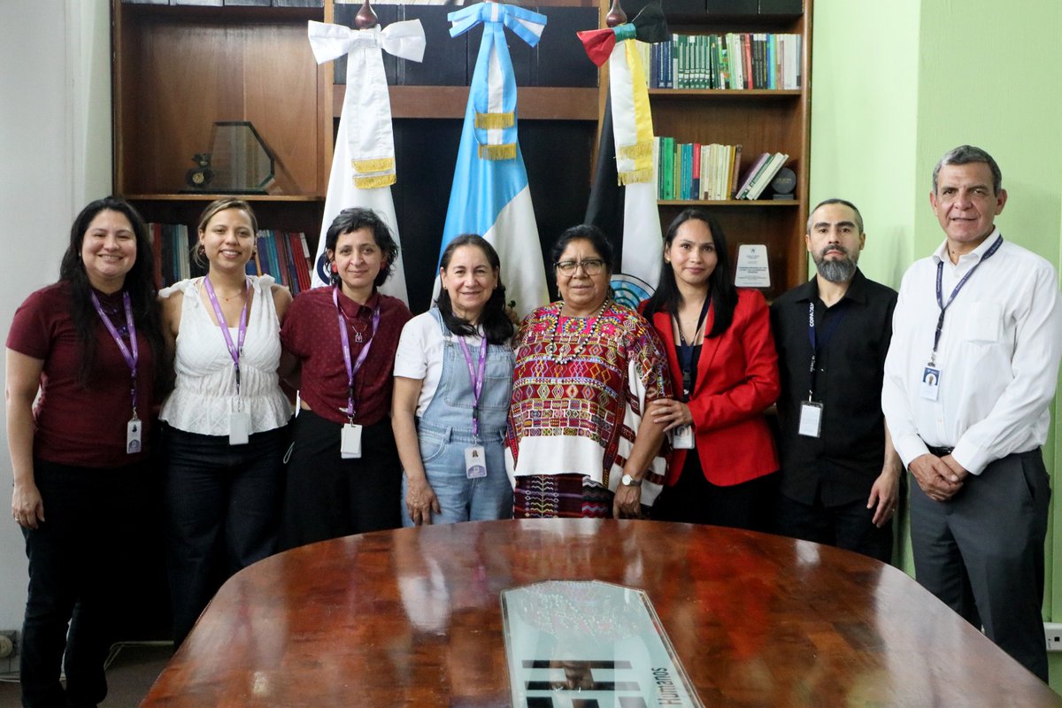 APCColombia's tweet photo. #EnImágenes 📸 | ¡Memoria y dignidad sin fronteras!

Para fortalecer los procesos de búsqueda humanitaria de personas dadas por desaparecidas, en el marco del proyecto 'Recuperando Memoria para la Democracia' de la Comixta 🇨🇴-🇬🇹, @UBPDcolombia y @copadehgt sostuvieron intercambios técnicos.

Sigue el 🧵👇