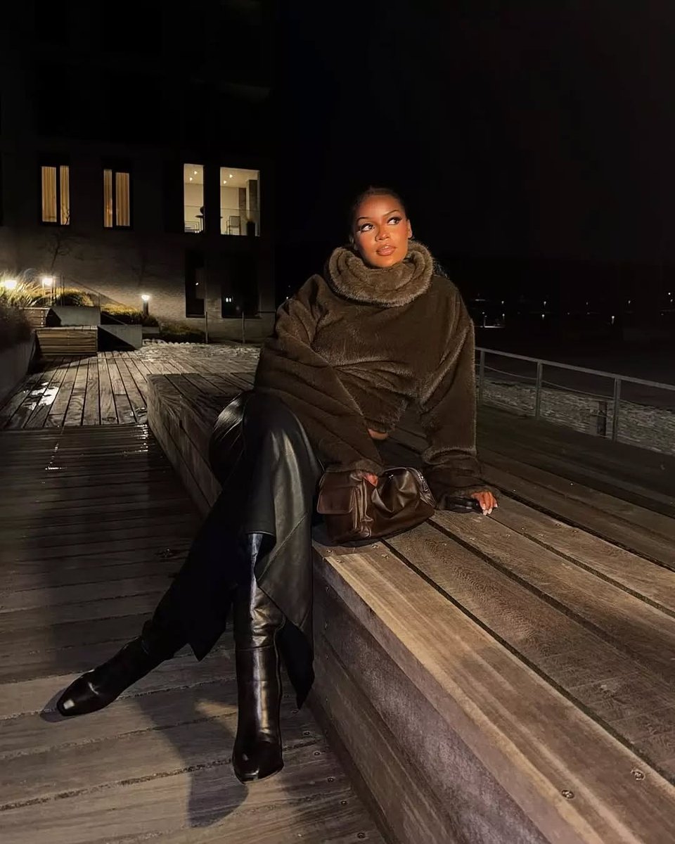 windsorsmitkiga's tweet photo. cozy in FROLIC 🤎 https://t.co/bJsA9uIqAH
