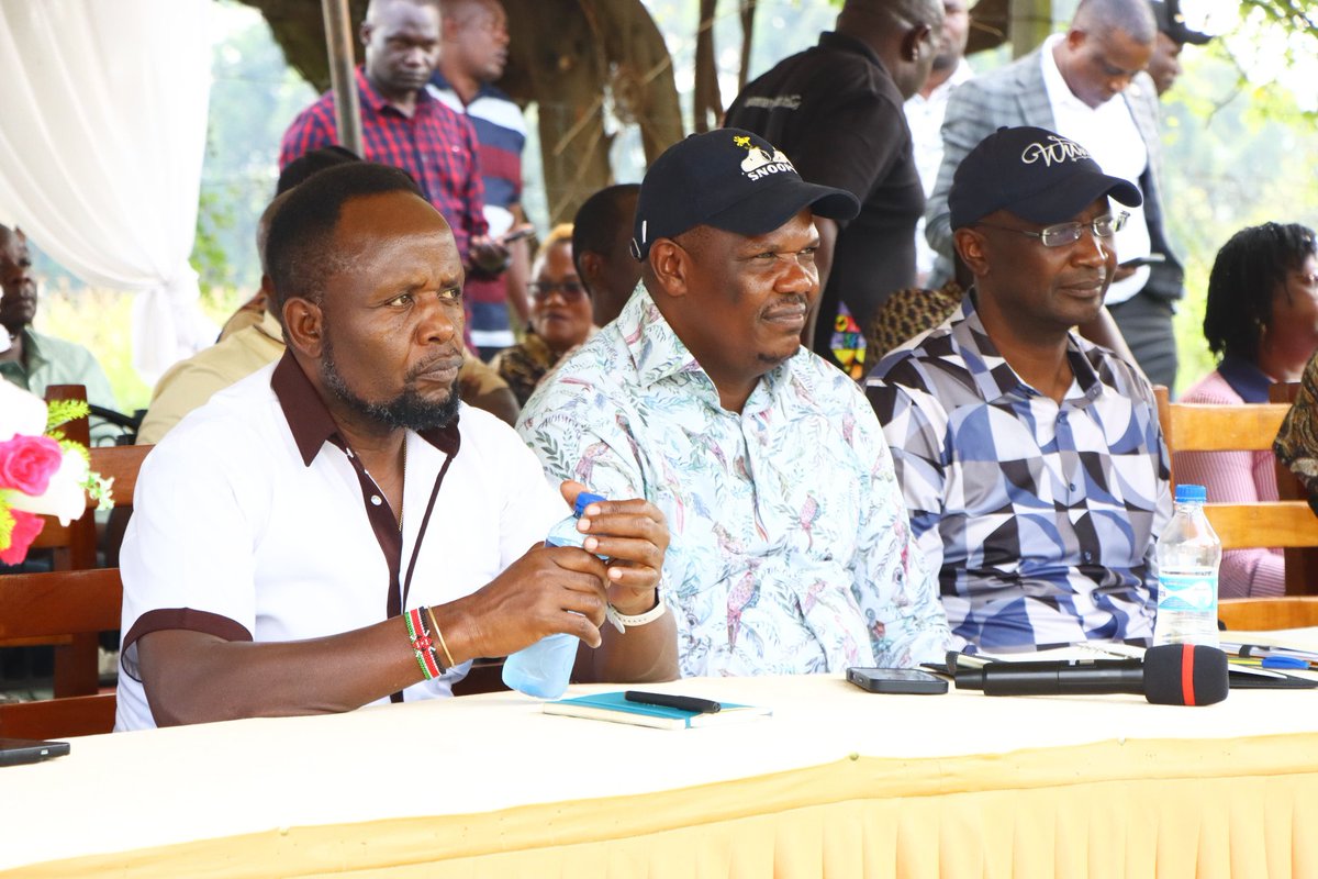 HonWamboka's tweet photo. Bungoma county Linda Mwananchi leaders and aspirants consultative and planning meeting ahead of the upcoming rally in Transnzoia and Bungoma next week. @LindaMwananchi_ @edwinsifuna @GeorgeNatembeya
#SisiNdioSifuna https://t.co/iEk65ln3cj